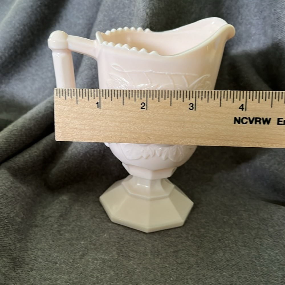 🌻 Vtg Jeanette Pink Milk Glass Creamer - Picture 8 of 9